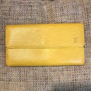 LOUIS VUITTON Yellow Epi Leather Porte Feuille Sarah Long Bifold Wallet CA1909